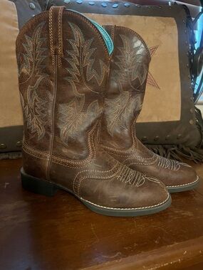 Ariat Brown Leather Western Cowboy Boots with Turquoise Stitching